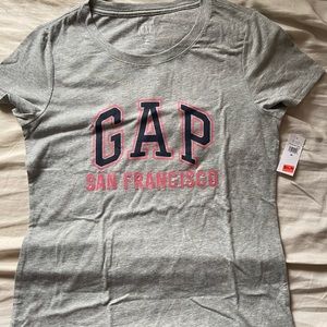 NWT Gap tshirt womens medium